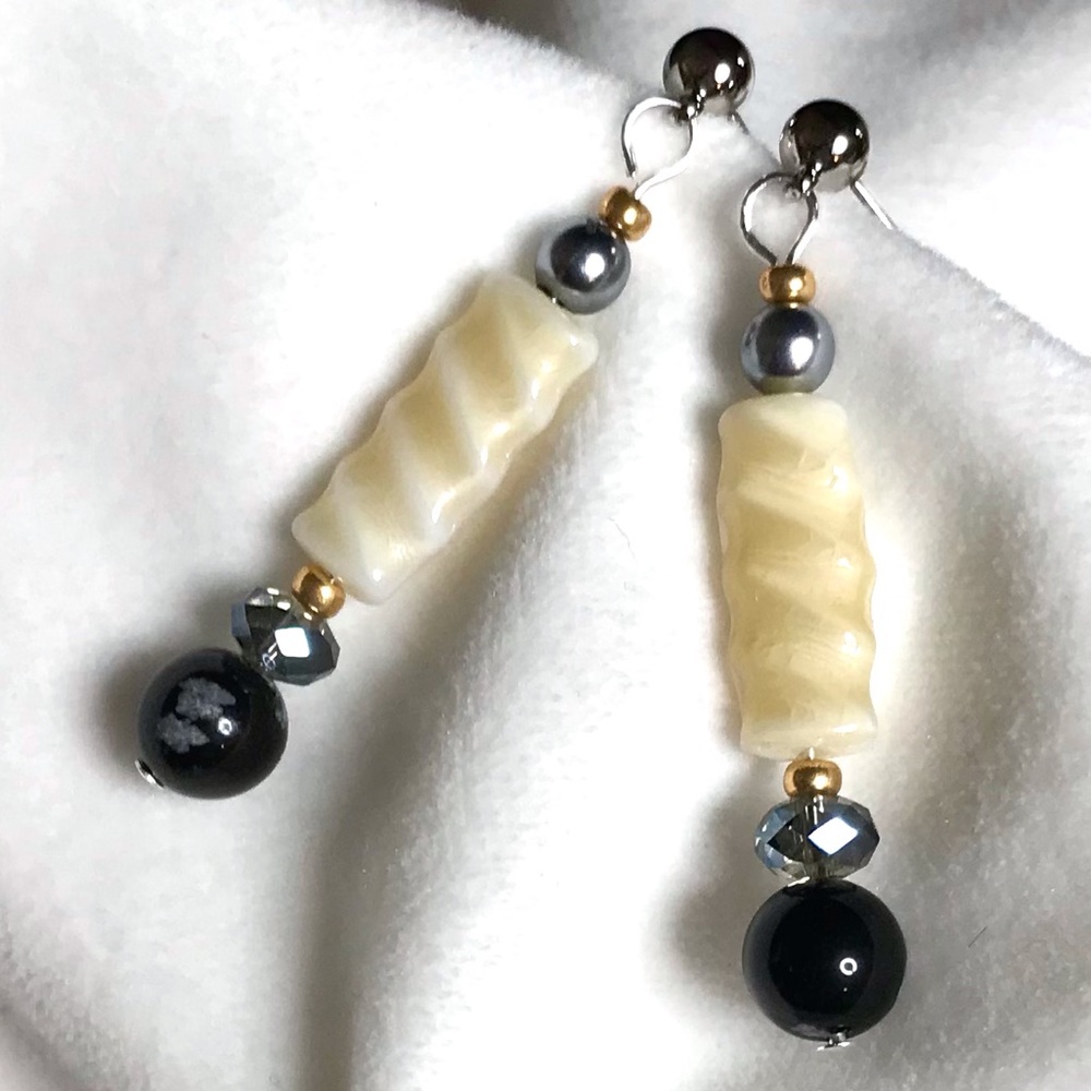 Handmade Earrings with Vintage and Modern Elements (E02-2H) New Without Tags - Picture 2 of 6